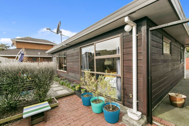 Photo of property in 53 Pohutukawa Street, Woburn, Lower Hutt, 5010