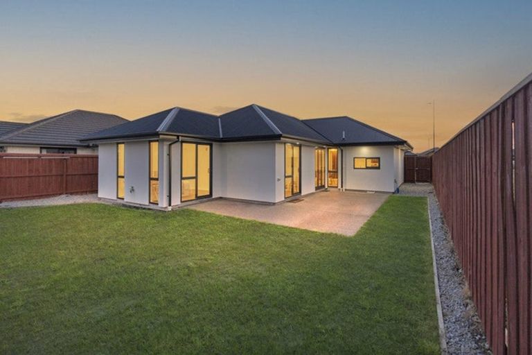 Photo of property in 6 Crosado Place, Rolleston, 7614