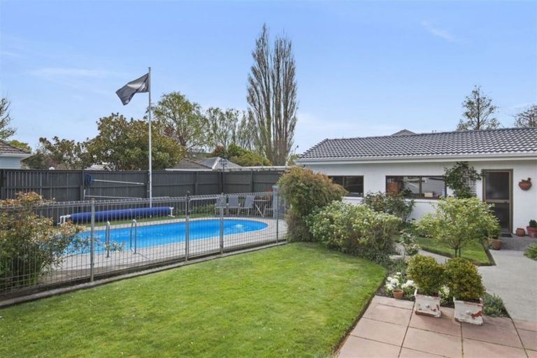 Photo of property in 19 Joyce Crescent, Ilam, Christchurch, 8041