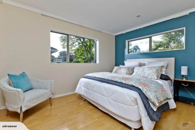 Photo of property in 22 Lynden Avenue, Hillcrest, Auckland, 0627