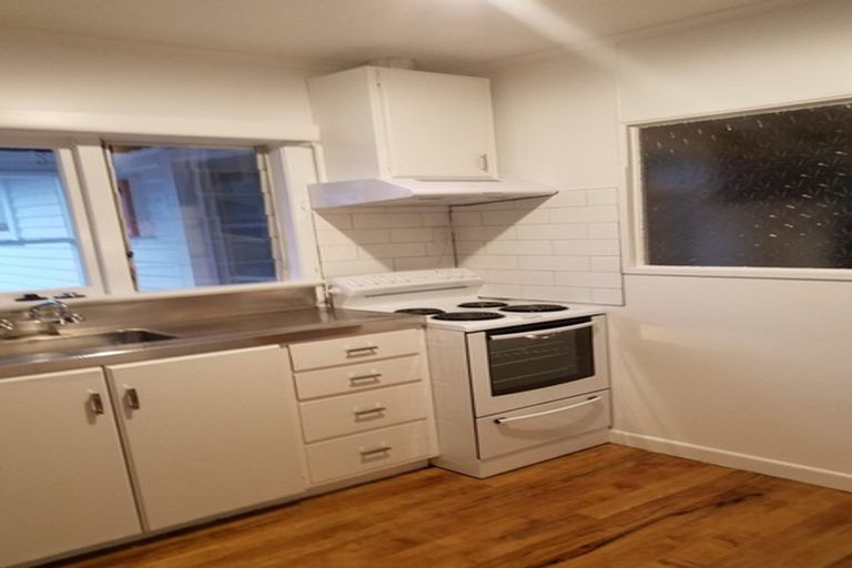 Photo of property in 1/84 College Road, Northcote, Auckland, 0627