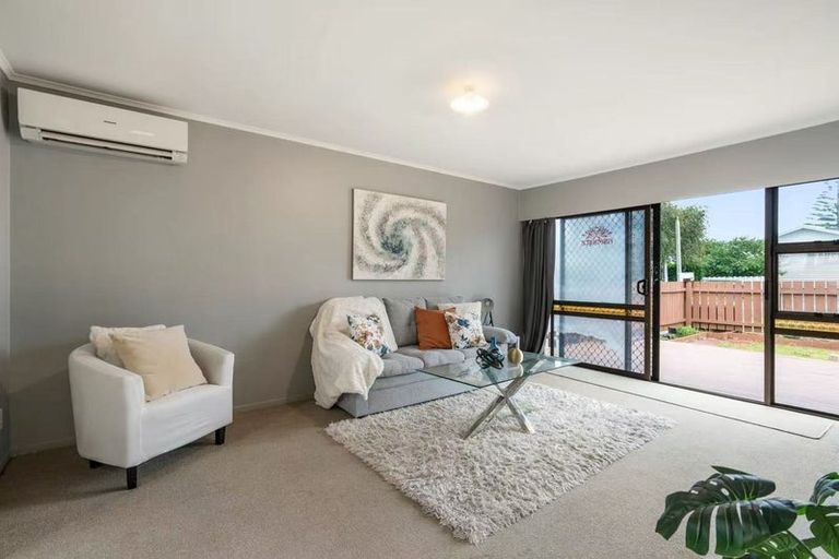 Photo of property in 1/6 Hinekohu Street, New Lynn, Auckland, 0600