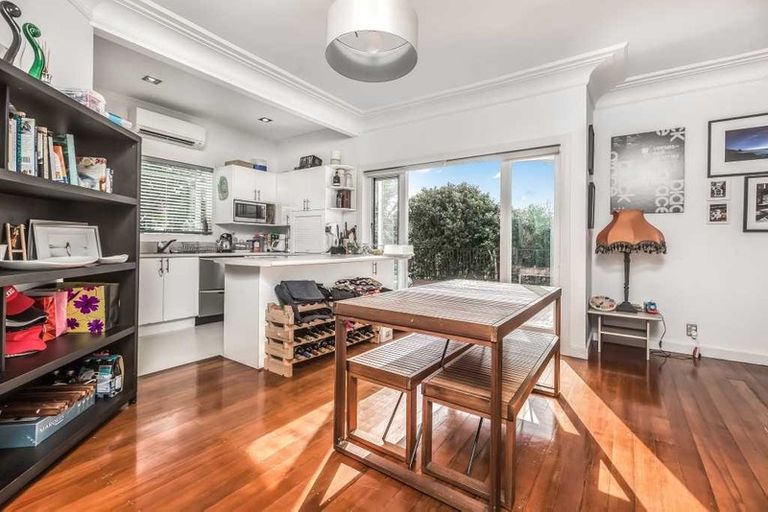 Photo of property in 6 Apihai Street, Orakei, Auckland, 1071