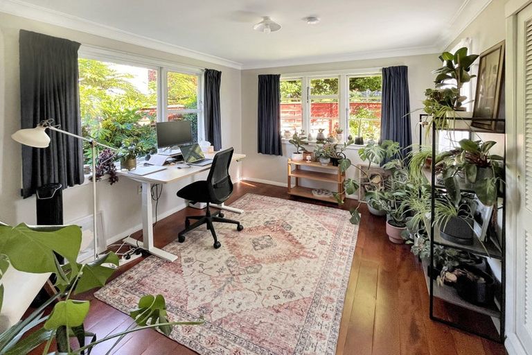 Photo of property in 15 Kawiu Road, Levin, 5510