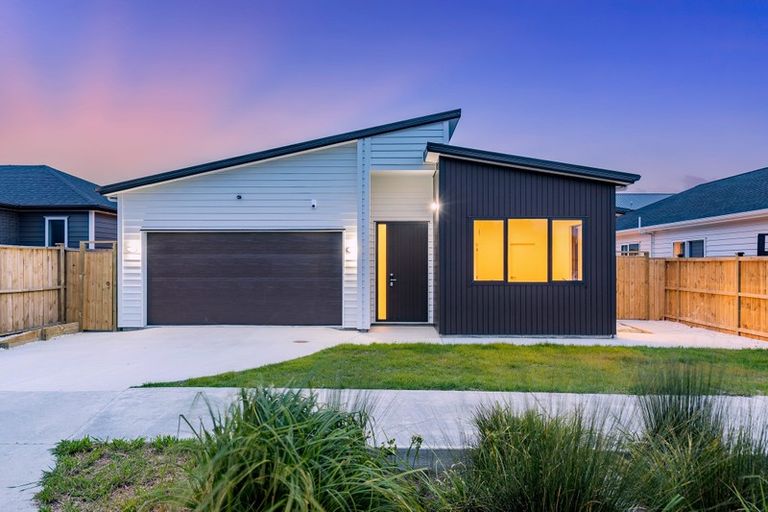 Photo of property in 7 Ropere Street, Kumeu, 0810