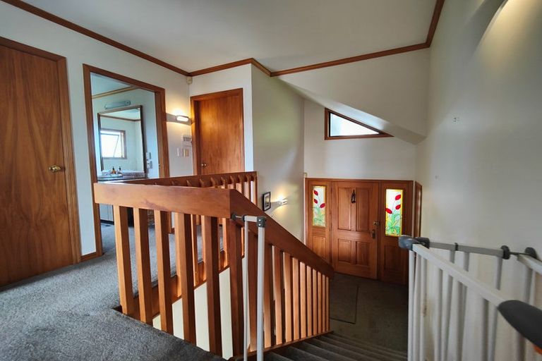 Photo of property in 32 Wrights Hill Road, Karori, Wellington, 6012