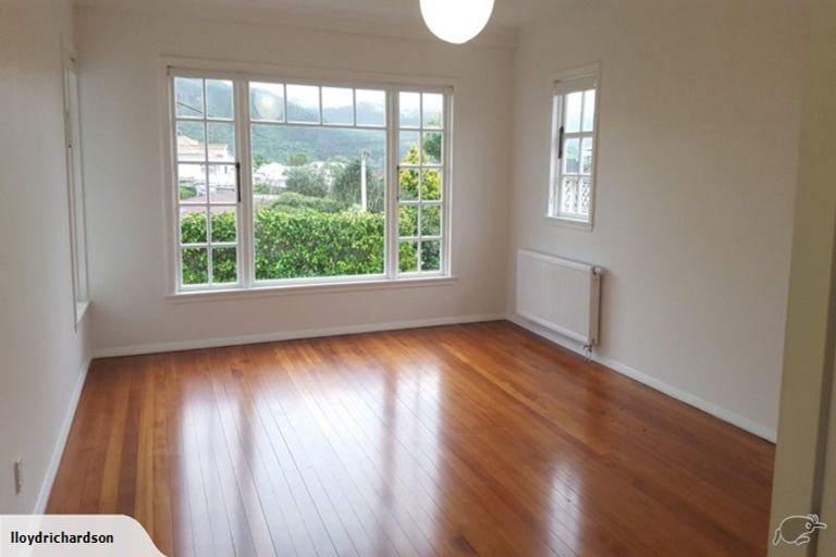 Photo of property in 93 Karori Road, Karori, Wellington, 6012