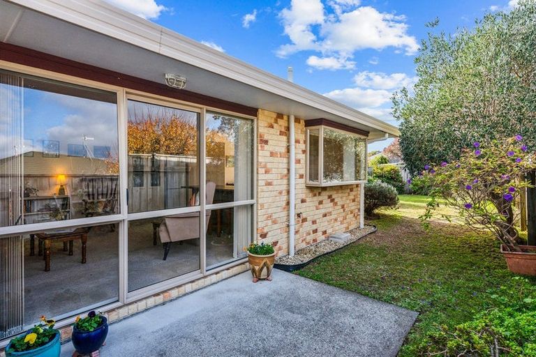 Photo of property in 6 Glen Loch Place, Paraparaumu, 5032
