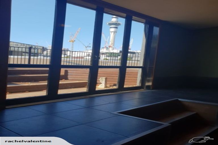 Photo of property in 91a Cook Street, Marfell, New Plymouth, 4310