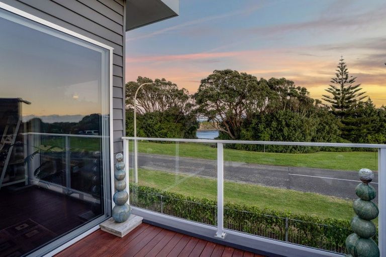 Photo of property in 22 Halse Place, Opunake, 4616