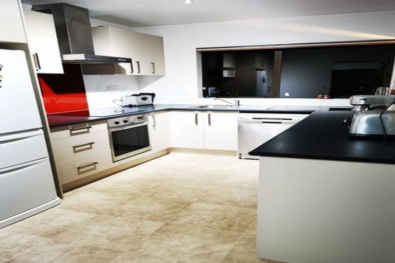 Photo of property in 3/409 West Coast Road, Glen Eden, Auckland, 0602