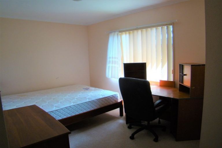 Photo of property in 18 Matilda Place, Weymouth, Auckland, 2103