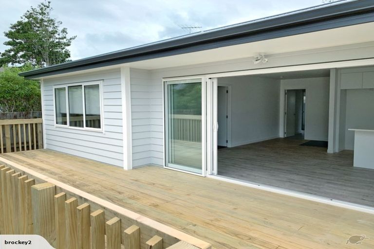 Photo of property in 15d Aeroview Drive, Beach Haven, Auckland, 0626