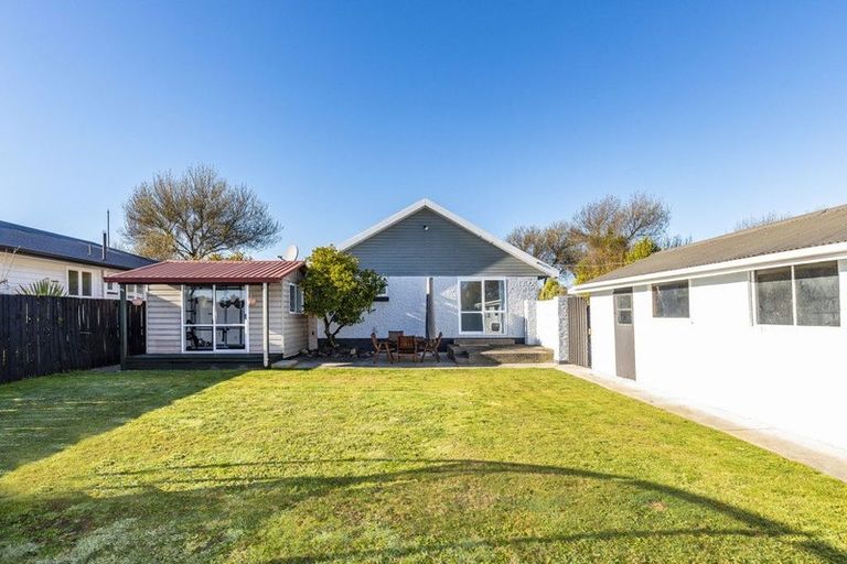 Photo of property in 45 Emlyn Place, Avondale, Christchurch, 8061