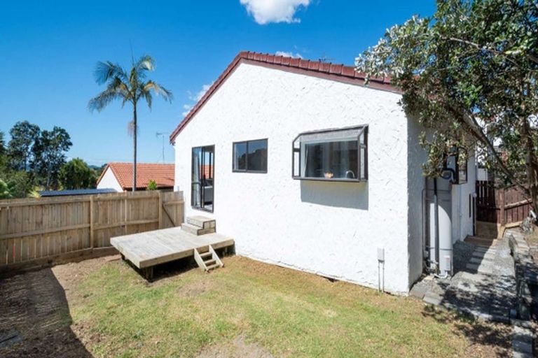 Photo of property in 1/17 Sturm Avenue, Massey, Auckland, 0614