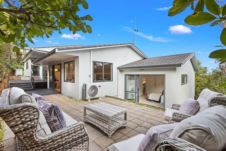 Photo of property in 48 Rising Parade, Fairview Heights, Auckland, 0632