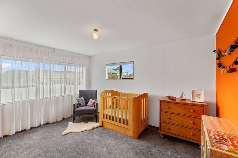 Photo of property in 17 Te Moau Avenue, Parakai, 0830