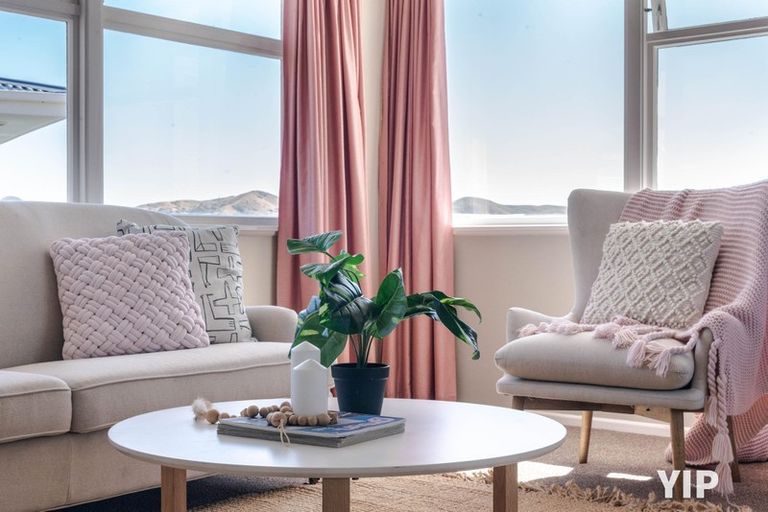 Photo of property in 18 Jane Grove, Paparangi, Wellington, 6037