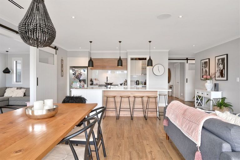 Photo of property in 9 Kauri Grove Drive, Kumeu, 0810