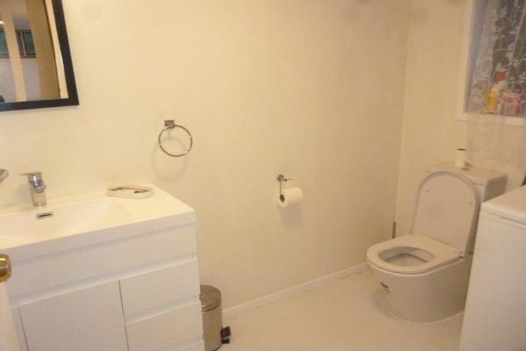 Photo of property in 83 Beach Road, Mellons Bay, Auckland, 2014