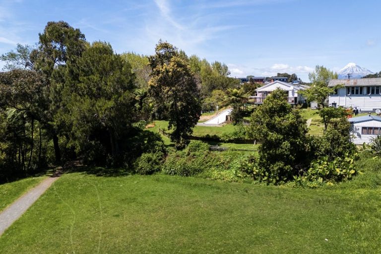 Photo of property in 15a Wiremu Place, Blagdon, New Plymouth, 4310