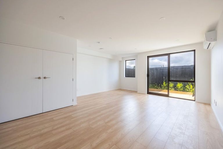 Photo of property in 4/32b Westgate Drive, Massey, Auckland, 0614