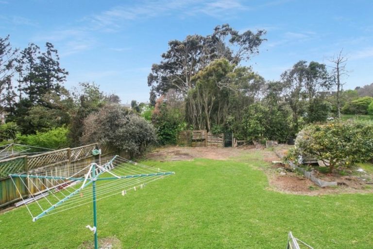 Photo of property in 44 Endeavour Street, Marfell, New Plymouth, 4310