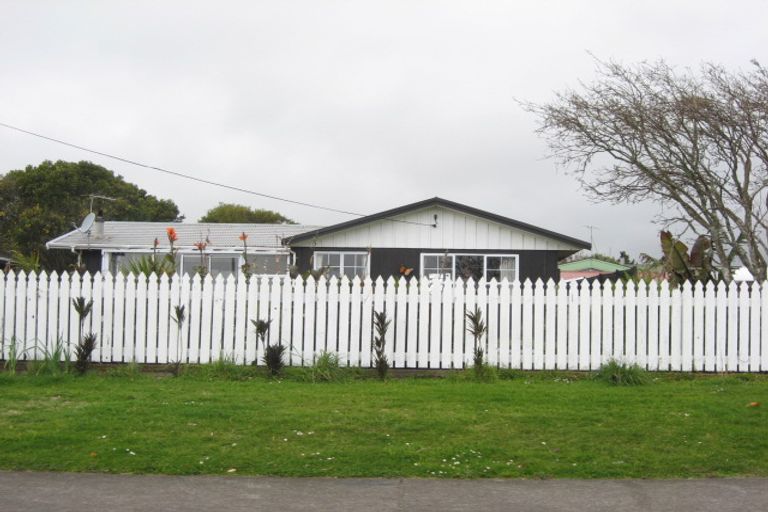 Photo of property in 8 Hussey Street, Oakura, 4314