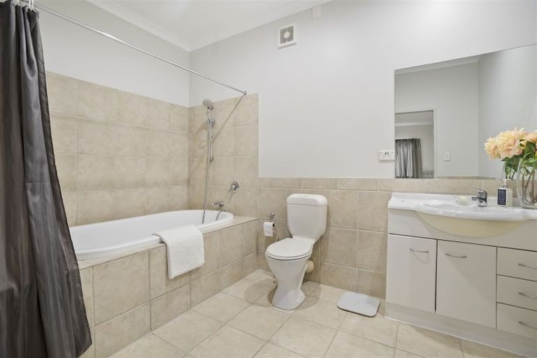 Photo of property in 24a Alexander Street, Cockle Bay, Auckland, 2014