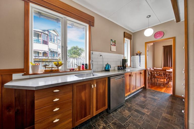 Photo of property in 70 Collins Street, Hawera, 4610