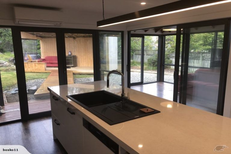 Photo of property in 7 Holly Court, Kelvin Heights, Queenstown, 9300