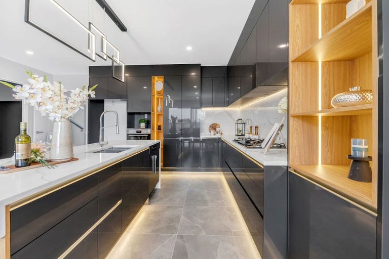 Photo of property in 22 Korowhiti Road, Clarks Beach, 2122