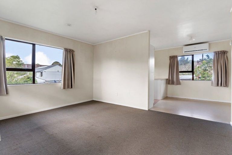 Photo of property in 49 Meadowvale Rise, Titirangi, Auckland, 0604