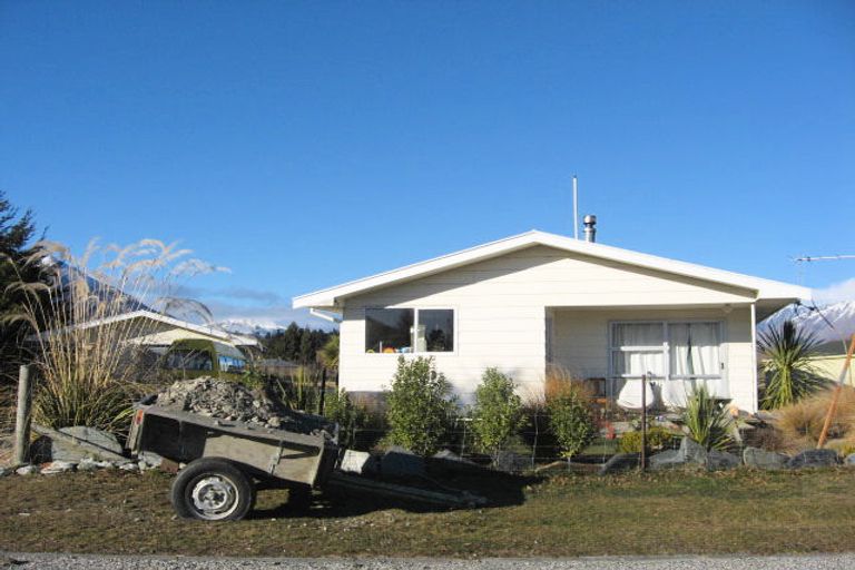 Photo of property in 16 Forbes Place, Glenorchy, 9372