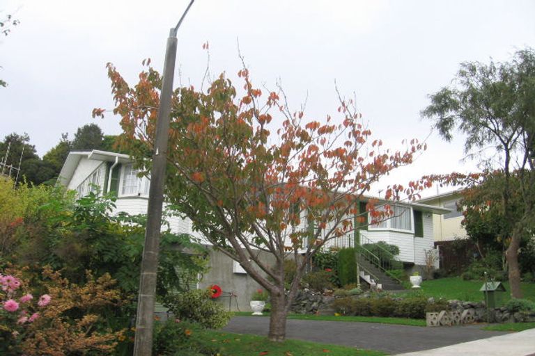 Photo of property in 21 Sunrise Boulevard, Tawa, Wellington, 5028