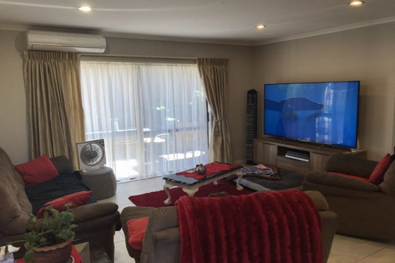 Photo of property in 36 Seresin Crescent, Flat Bush, Auckland, 2016