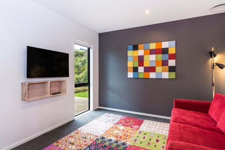 Photo of property in 2 Peregrine Place, Kinloch, Taupo, 3377