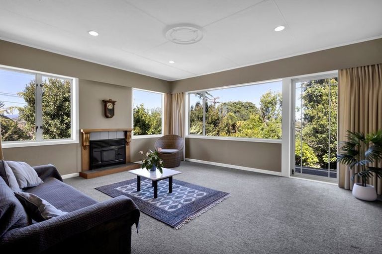 Photo of property in 10 York Crescent, Westown, New Plymouth, 4310