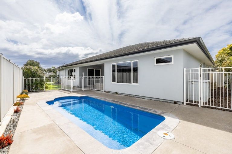 Photo of property in 75a Arataki Road, Havelock North, 4130