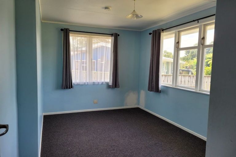 Photo of property in 11 Oawai Place, Marfell, New Plymouth, 4310
