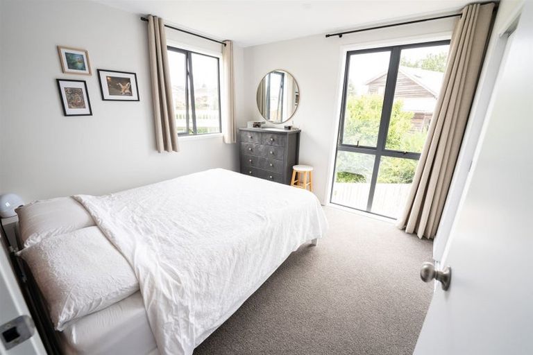 Photo of property in 42e View Road, Henderson, Auckland, 0612