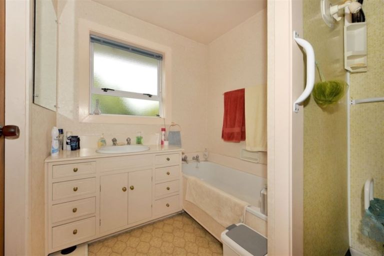 Photo of property in 17 Woodstock Place, Russley, Christchurch, 8042