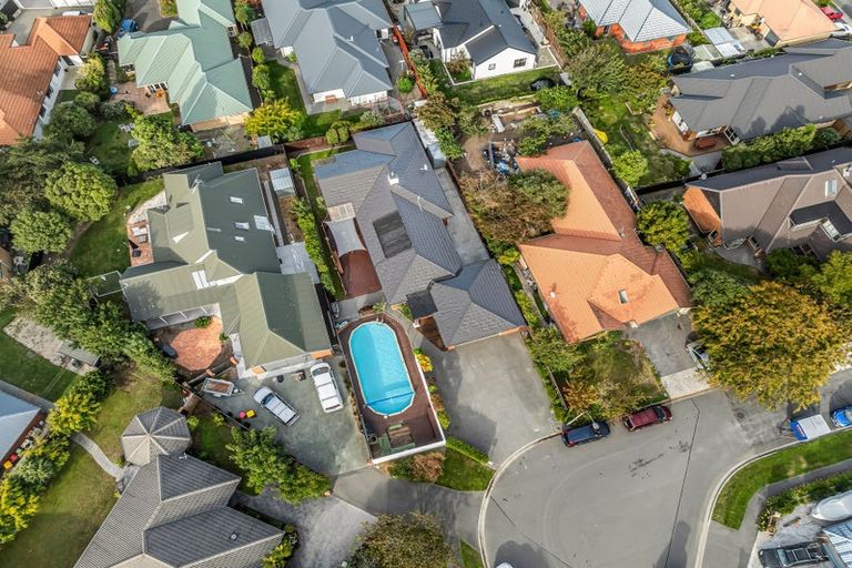 Photo of property in 10 Courtfield Close, Parklands, Christchurch, 8083