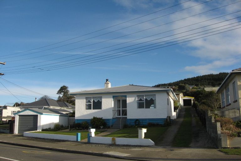 Photo of property in 128 Marine Parade, Bluff, 9814