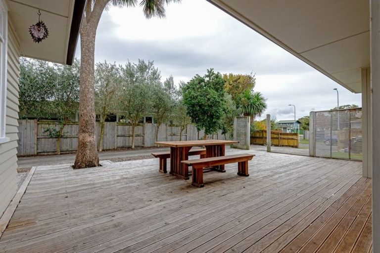 Photo of property in 11 Galway Avenue, Hokowhitu, Palmerston North, 4410