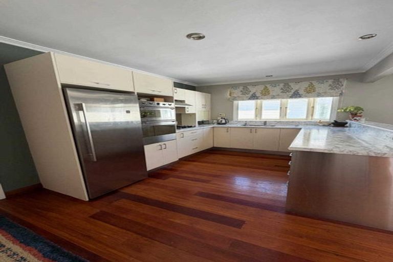 Photo of property in 16 Friend Street, Karori, Wellington, 6012