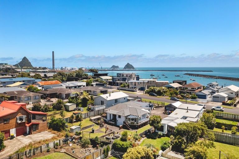 Photo of property in 9 Roy Terrace, Moturoa, New Plymouth, 4310