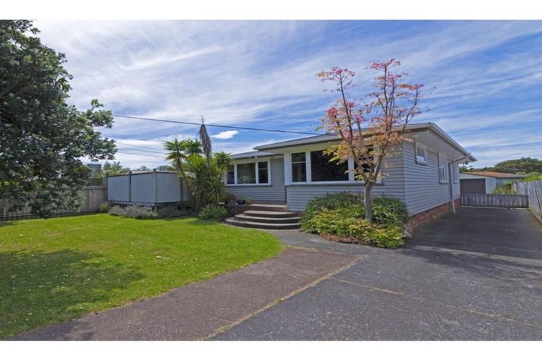 Photo of property in 14 Birdwood Road, Swanson, Auckland, 0612