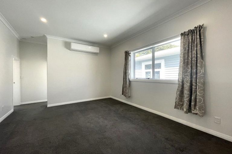 Photo of property in 70 The Parade, Island Bay, Wellington, 6023