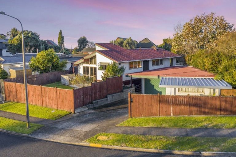 Photo of property in 3 Veale Road, Frankleigh Park, New Plymouth, 4310